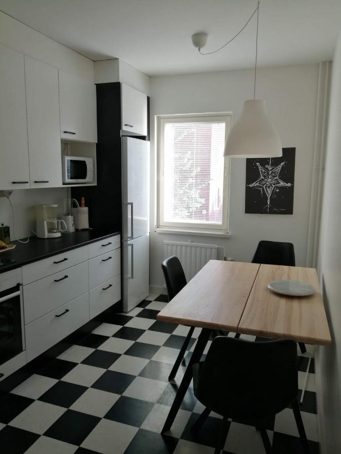 Parvekkeellinen Huoneisto Rantabulevardilla, 1-4 Hengelle Savonlinna Exterior photo